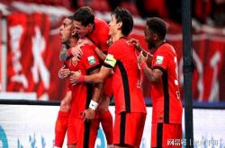 开云APP赛前曼联备战中超，防线松动细节曝光，引发热议，身体对抗强度拉满的简单介绍