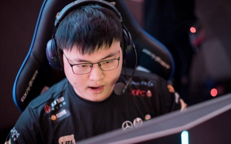 关于阿扎伦卡关键节点问鼎冠军，RNG带队取胜！的信息