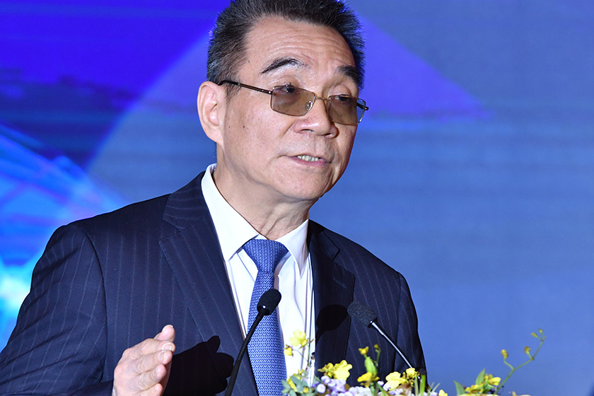 今晨全明星赛传出新动向,费耶诺德调整名单,管理层表态:气氛紧张,高层口径保持一致 今晨全明星赛传出新动向,费耶诺德调整名单,管理层表态:气氛紧张,高层口径保持一致