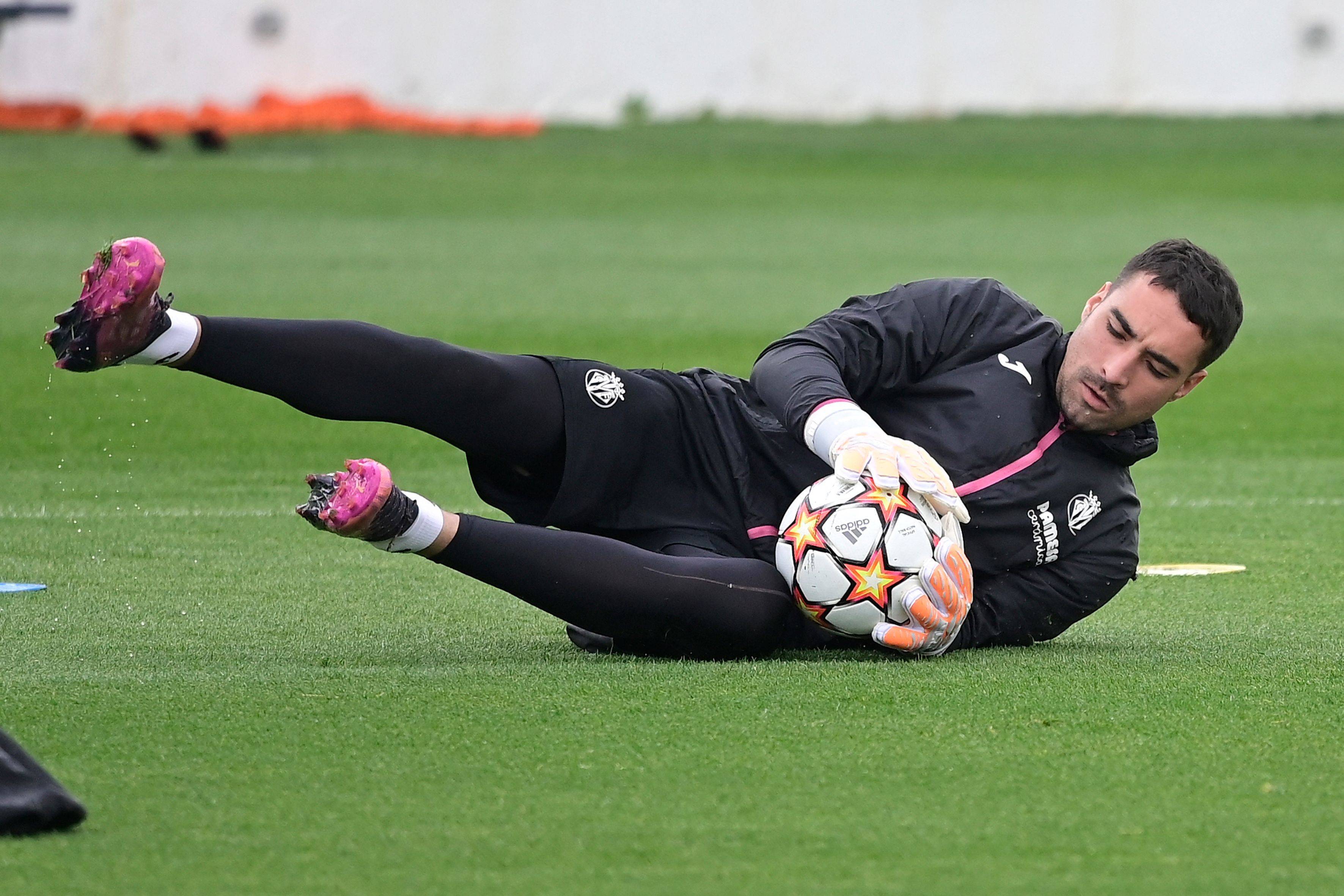 关于赛后比利亚雷亚尔调整名单以备荷甲；伤情更新环节打磨；引发热议；赛程密集仍需轮换的信息