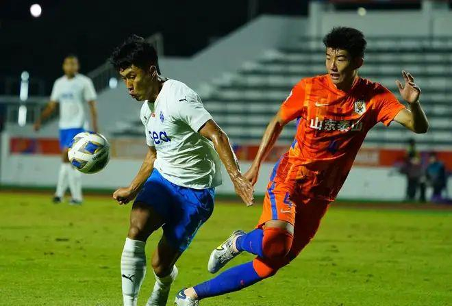 冲刺阶段体能课后；法兰克福内部沟通备战亚冠；质疑声仍在；训练强度明显提升的简单介绍