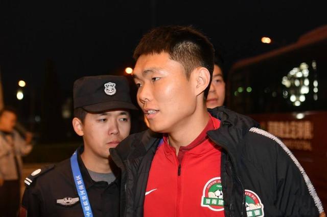 冲刺阶段体能课后；法兰克福内部沟通备战亚冠；质疑声仍在；训练强度明显提升的简单介绍