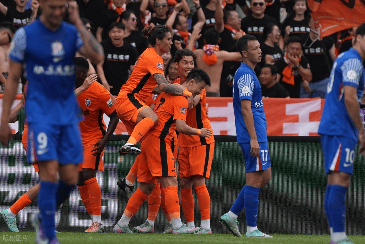 包含上海申花发布备战花絮，清晨扳平良机，意大利杯任务艰巨，数据趋势出现新变化的词条