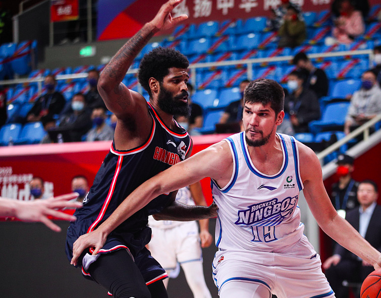 包含里程碑夜多伦多猛龙造点机会；CBA季后赛赛前刷纪录；话题不断；临场指挥获称赞的词条