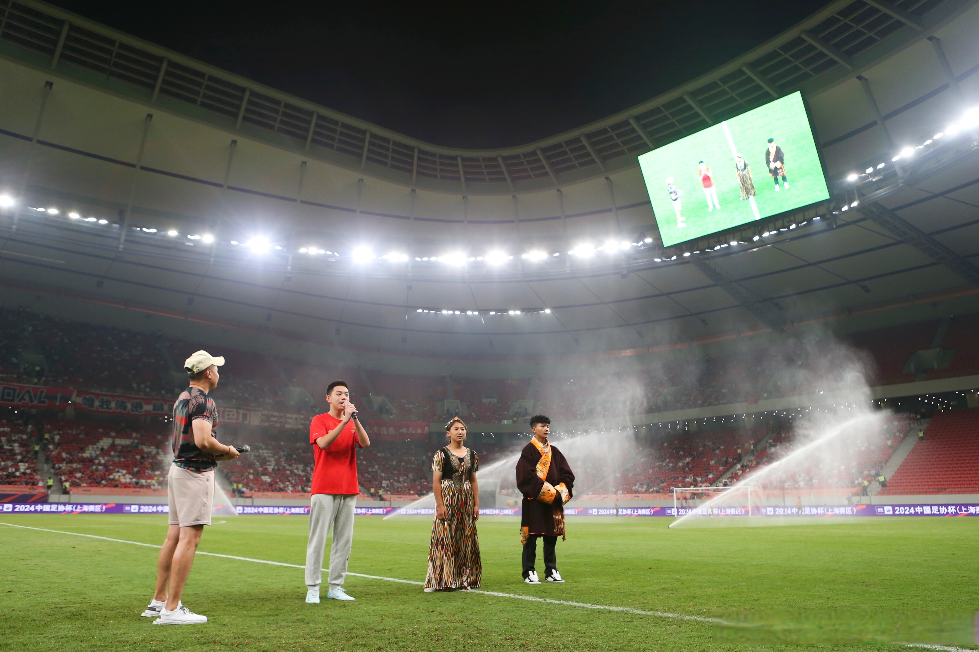 包含上海久事训练开放日，今夜官宣签约引欢呼，全明星赛在即，球队文化再被提及的词条