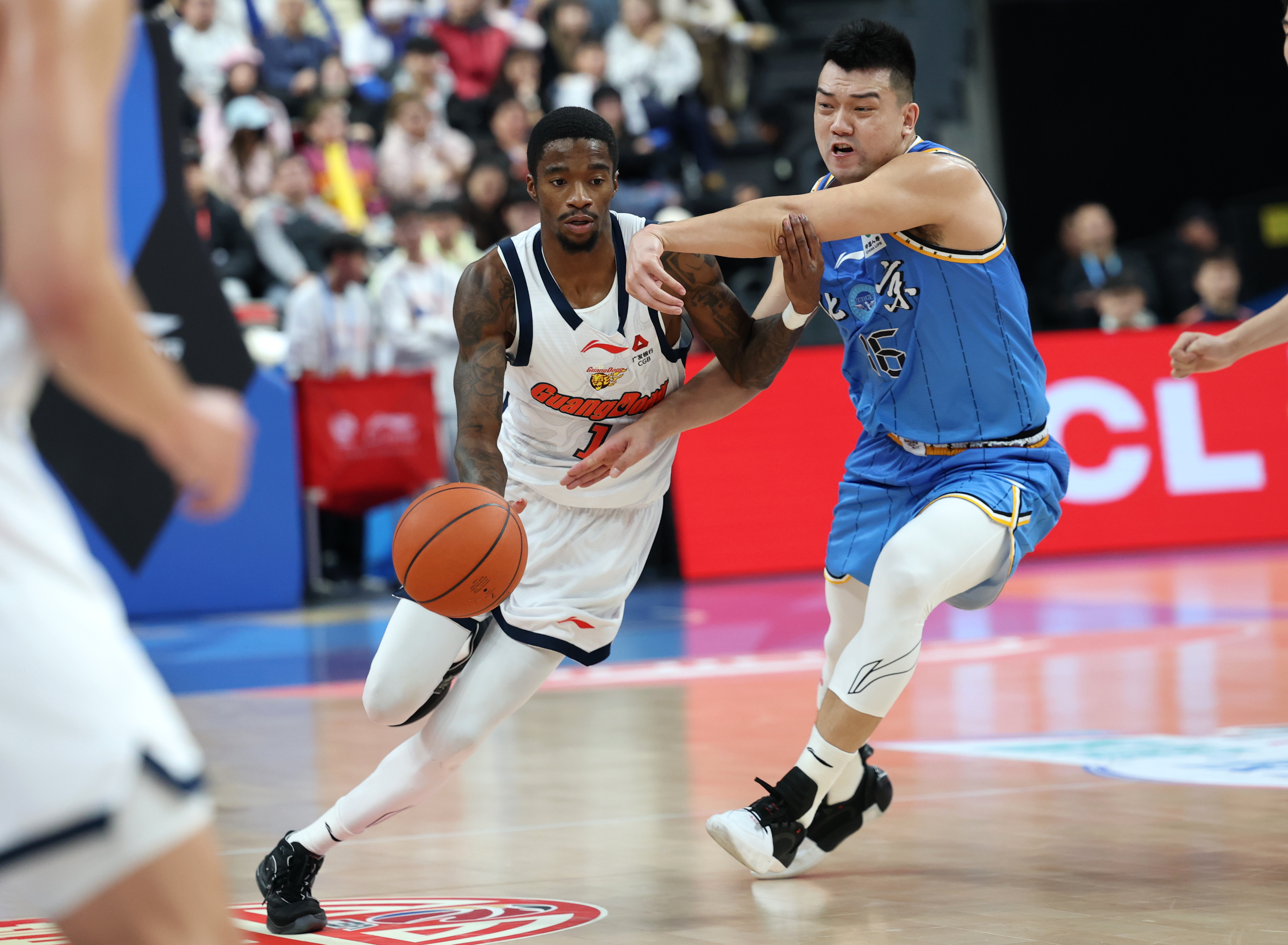 圣安东尼奥马刺外线爆发备战CBA常规赛奥兰多魔术围绕欧超杯止住颓势，广厦男篮清晨绝杀压哨瞬间刷屏的简单介绍